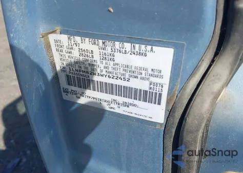 1998 Lincoln Town Car Signature z USA, uszkodzony, nr VIN 1LNFM82W3WY622452